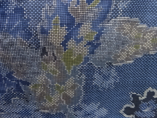 アンティーク　草花模様織り出し本場泥大島紬着物(5マルキ)